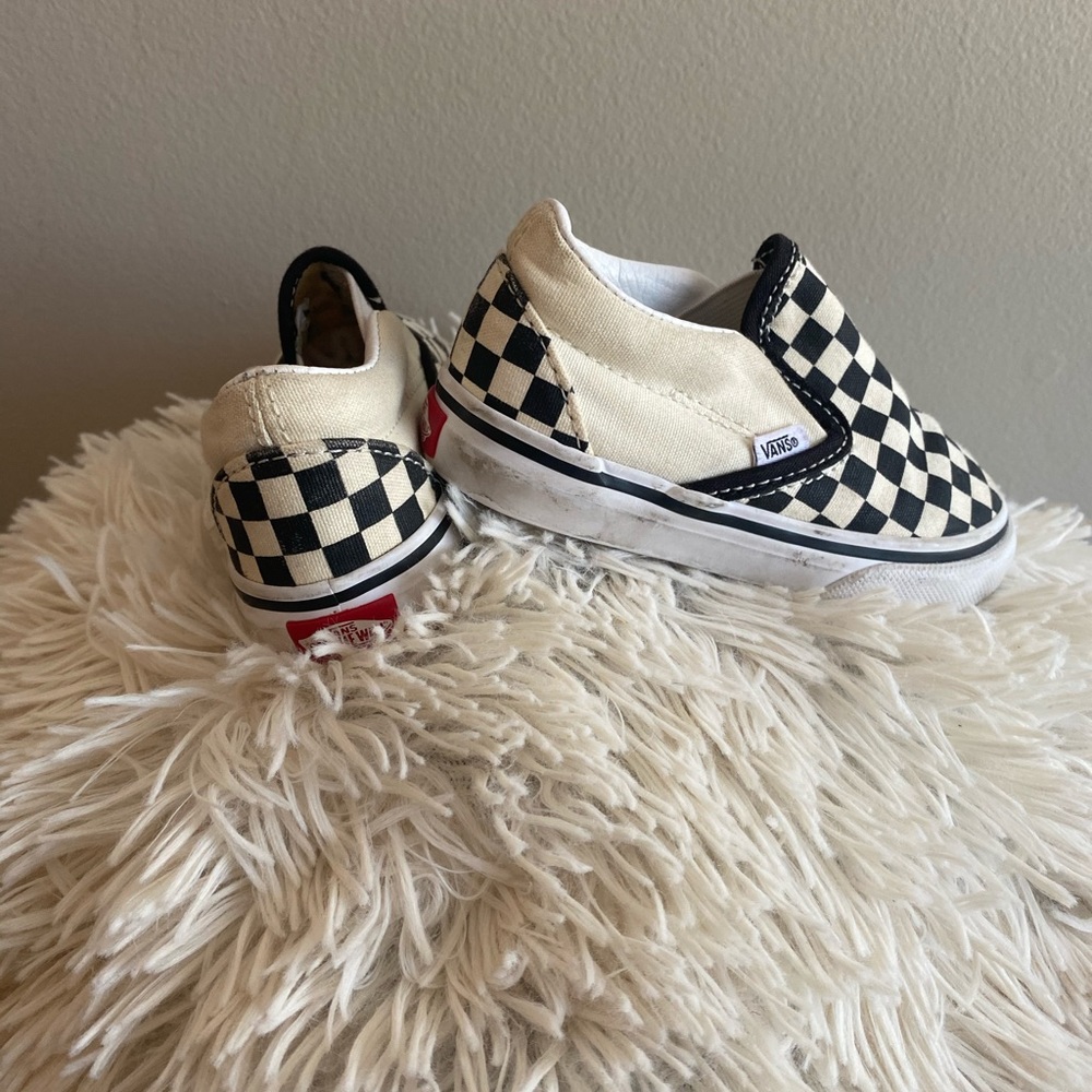 Vans sneaker toddler size 6